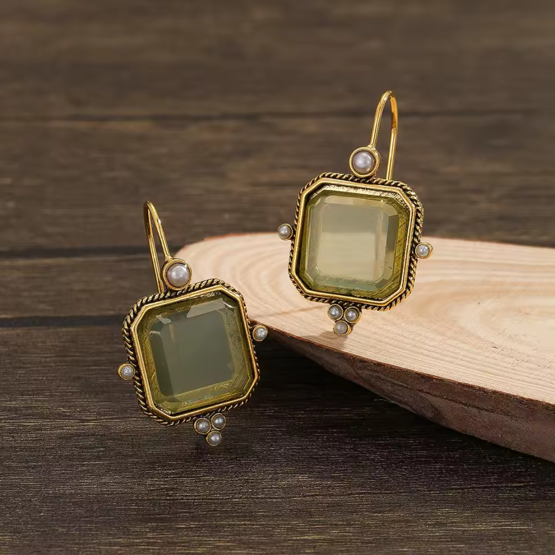 Maeble Vintage earrings with green stone and pearl | Last day 80% discount!
