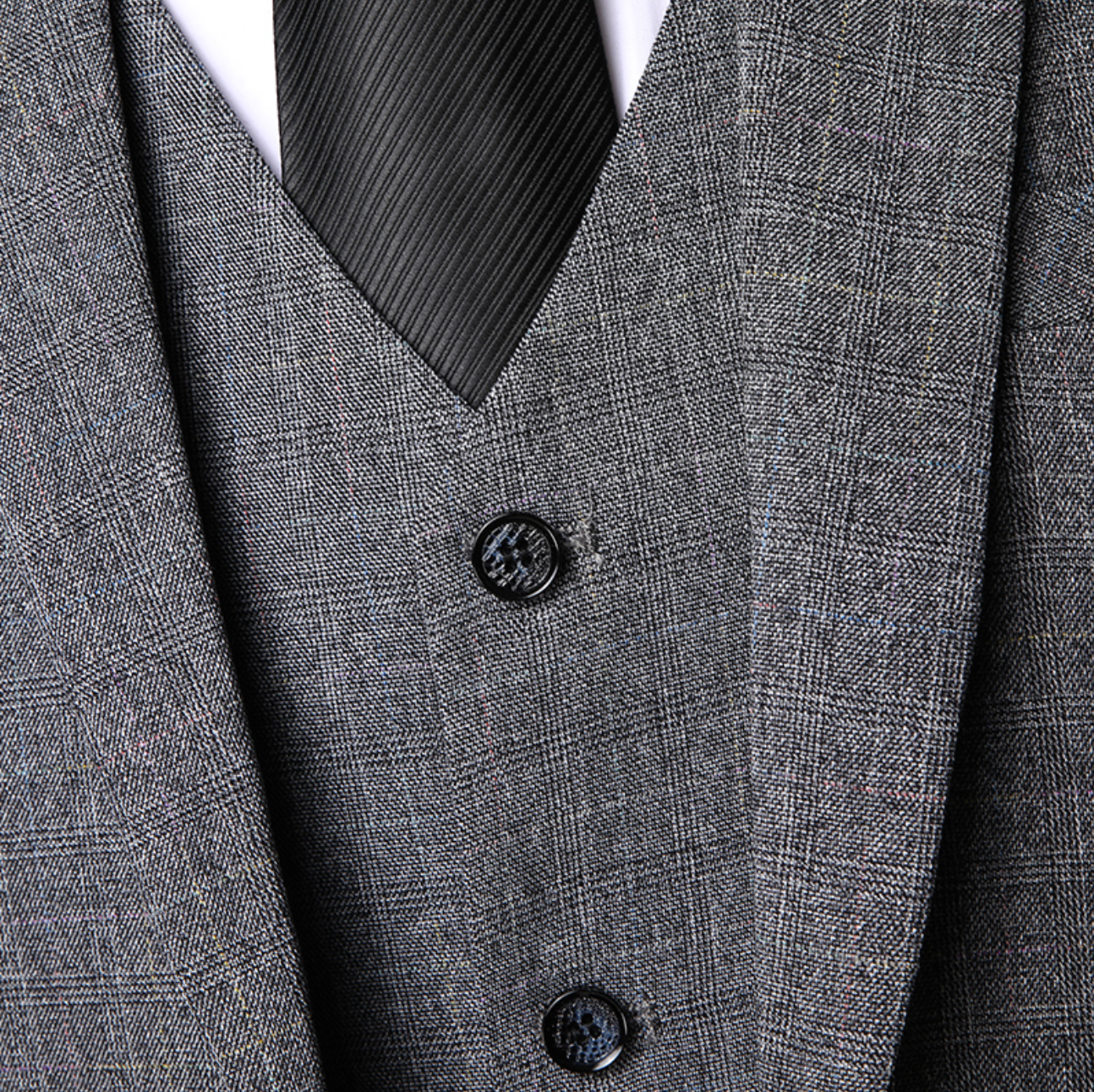 Wilson™ Elegant 3-Piece Suit Last day 80% off!